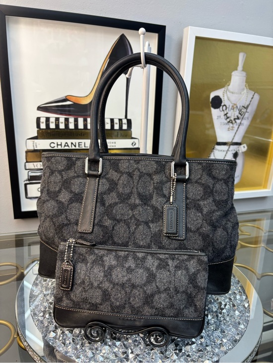 Coach Handbags - Coach 2001 vintage Hamptons Wool Carryall Tote w/ its matching pouch EUC